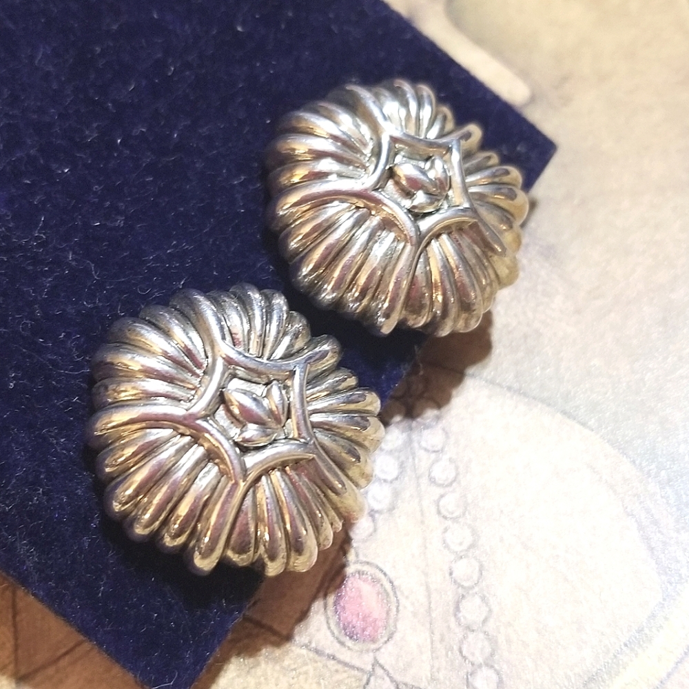 VTG Oscar de la Renta Floral Spray Clip on Earrings White Gold Plated - Picture 4 of 8